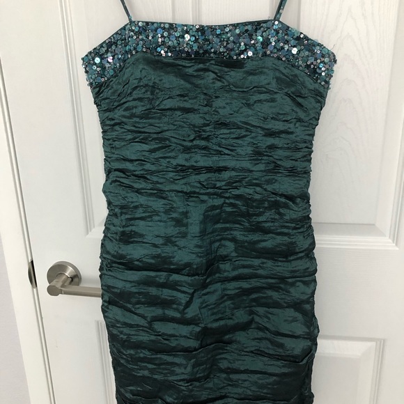 Cocktail dress,wore one time only - Picture 3 of 3